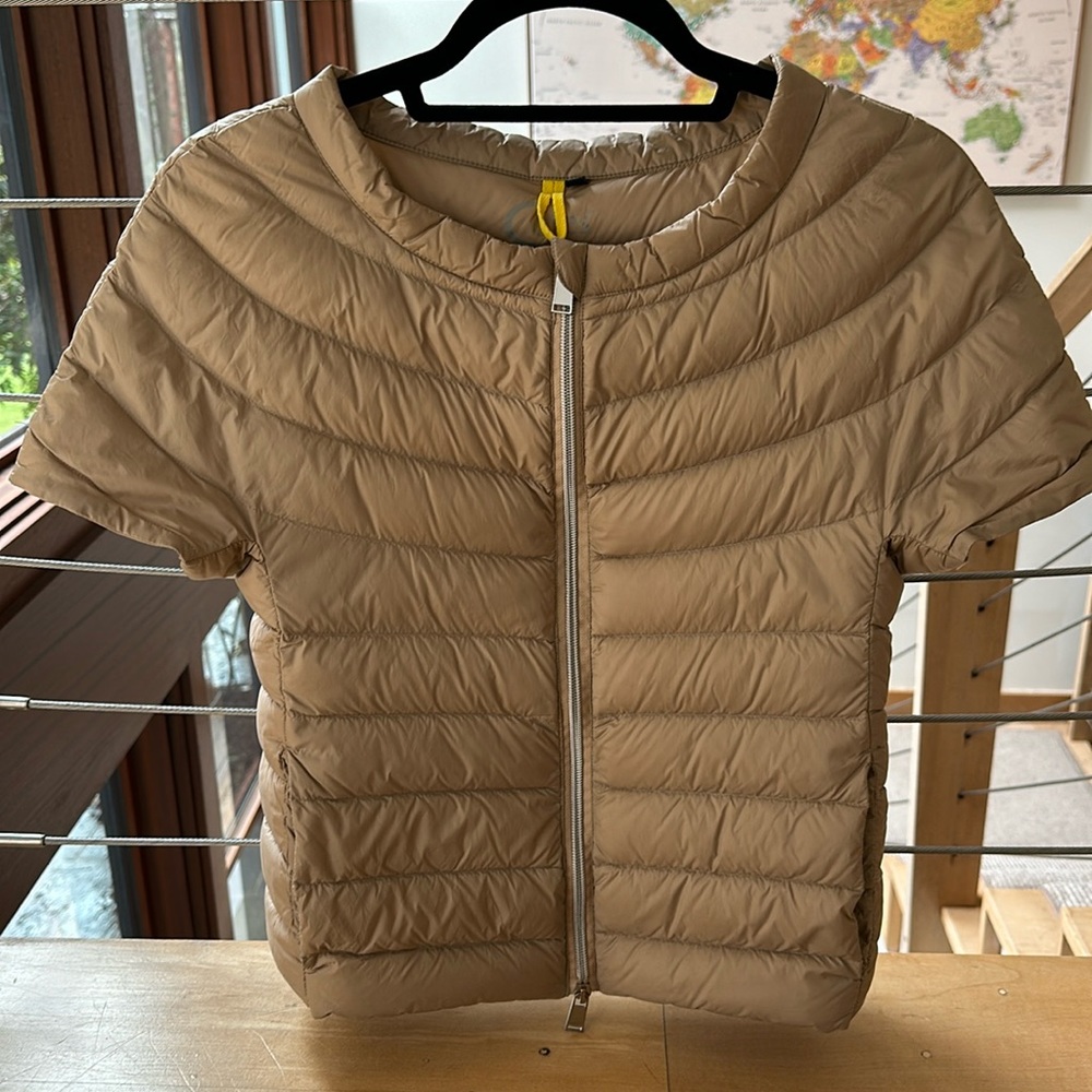 Cotes of London St. Ives  cap sleeve down puffer vest. Size xs